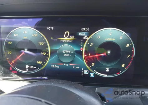 2021 Mercedes-Benz E 350 z USA, uszkodzony, nr VIN W1KZF8DB0MA931913